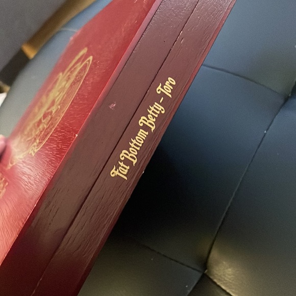 Fat Bottom Betty - Deadwood Tobacco Co. Wood Cigar Box with Metal Latch Closure - Picture 6 of 7